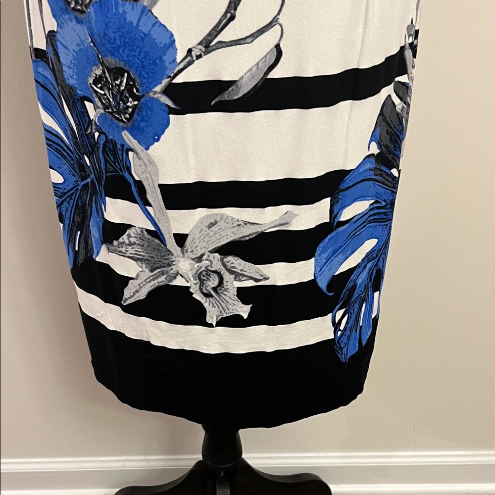 Blue Floral Scoop Neck Women’s Dress - Picture 5 of 10